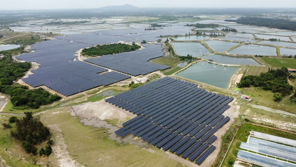 大唐文昌翁田100MW農(nóng)光互補(bǔ)+儲(chǔ)能示范項(xiàng)目投產(chǎn)發(fā)電 大唐文昌翁田100MW農(nóng)光互補(bǔ)+儲(chǔ)能示范項(xiàng)目投產(chǎn)發(fā)電