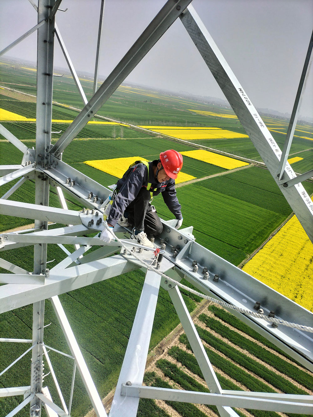 南陽(yáng)~荊門(mén)~長(zhǎng)沙特高壓交流工程線路工程(2標(biāo)段)全線貫通 南陽(yáng)~荊門(mén)~長(zhǎng)沙特高壓交流工程線路工程(2標(biāo)段)全線貫通